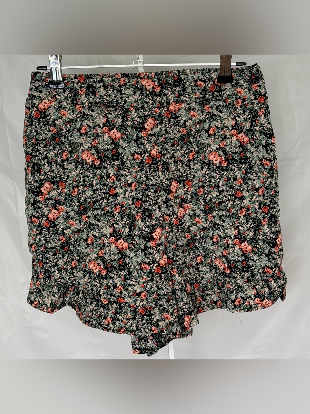 Paper Crane Floral Ruffle Hem Shorts Pockets Small NWT Boho
